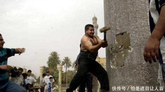  伊拉克人民|第一个敲碎萨达姆雕像的他, 接受采访时, 垂头丧气的说了2句话