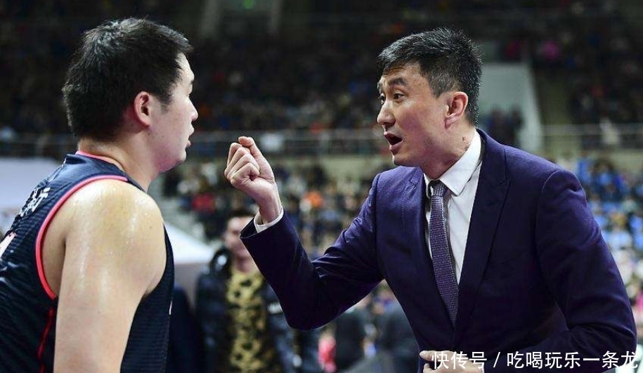 无人|季后赛仅打4分钟!内线无人可用杜锋都不看他一眼,离队成定局?