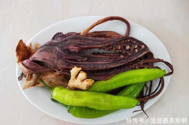 鱿鱼须炒|这东西25块钱一斤,比鱼鲜,比肉还贵,简单一炒比肉还香!