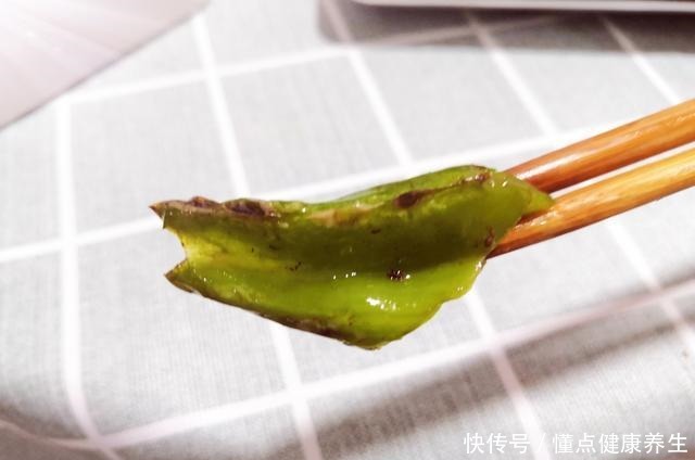  指导|黄磊远程指导何炅做辣椒炒肉，跟我平时做的方法不一样，看着都香