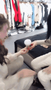 那天|搞笑GIF趣图:那天回家看到这坦克,吓得我车都没要就跑了