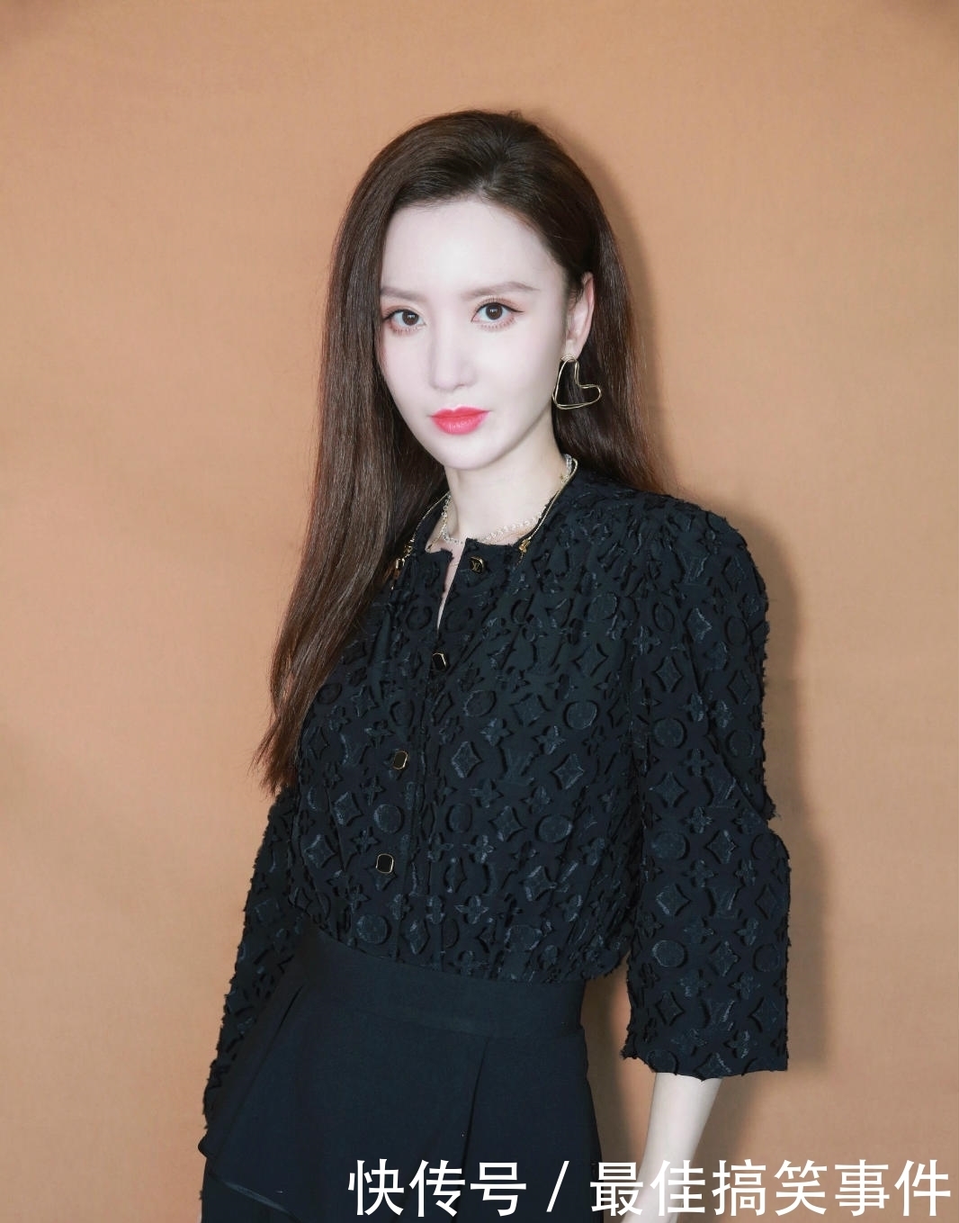  视频|老Apologizer了？张萌又带着她的道歉视频来了，网友：是蹭热度