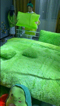 舌头|搞笑GIF:姑娘,唱歌咬舌头这是什么意思啊