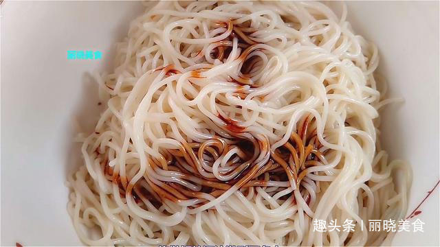 好吃|懒人面条新吃法,比蒸的好吃,比炒的简单,快速出锅,全家都爱吃