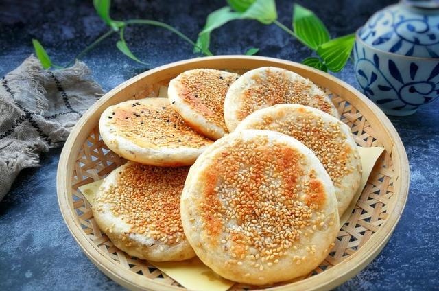 面粉|想吃烧饼不用买,没有烤箱也能做,煎一煎凉了也不发硬