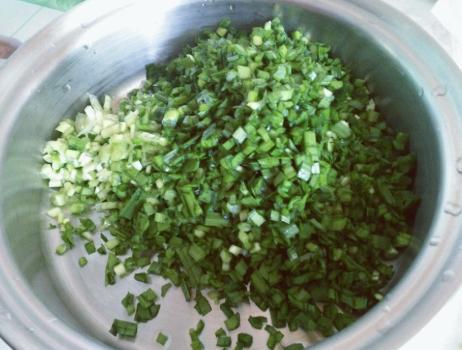 馅饼|做韭菜馅饼时,鸡蛋别再炒了,教你正确做法,韭菜鲜美鸡蛋还软嫩