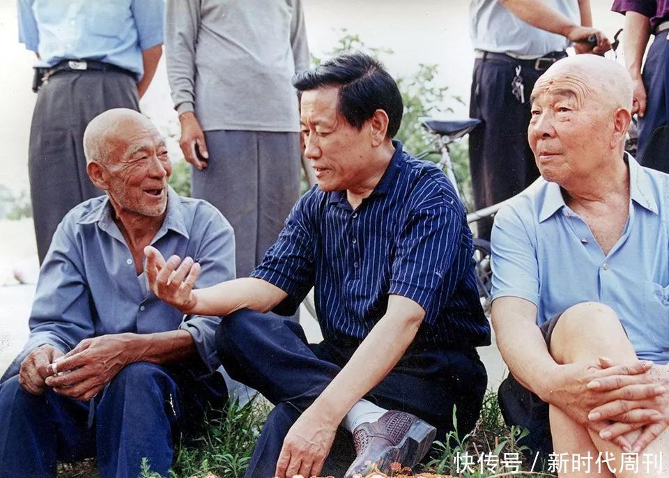 王明义:艰辛求学路 难忘母校情