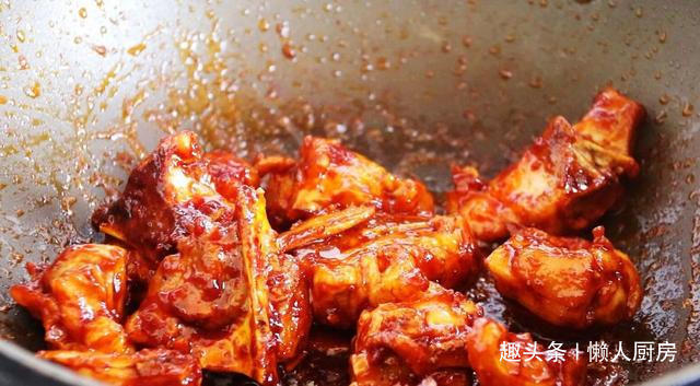  辣酱|想吃肉了，做了一道土豆炖排骨，配上韩式辣酱，太下饭了