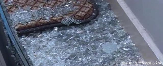  厨房|半夜厨房有响声，女子开灯查看……轰！落地窗都炸飞了！