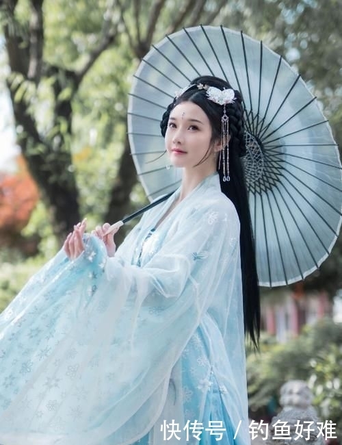 心动|身穿汉服的小姐姐,看她一颦一笑都是这么迷人,瞬间心动的感觉!