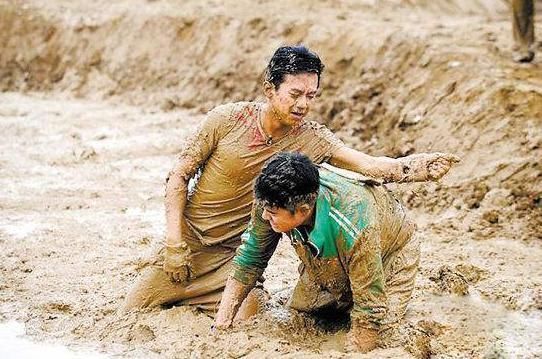 看清|《奔跑吧》收视率为何下降看清蔡徐坤出泥潭时的样子,瞬间明白