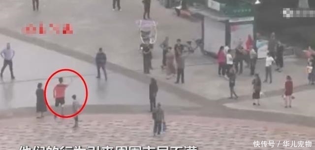 长鸣|918警报长鸣，大妈们仍大放音乐跳广场舞，一小伙这样做