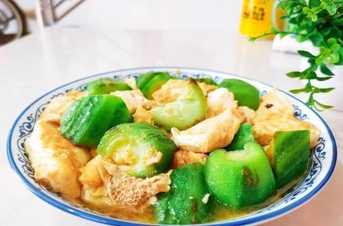  丝瓜|宁可不吃肉，女儿也要常吃它，直呼太鲜了，就着米饭连吃两大碗