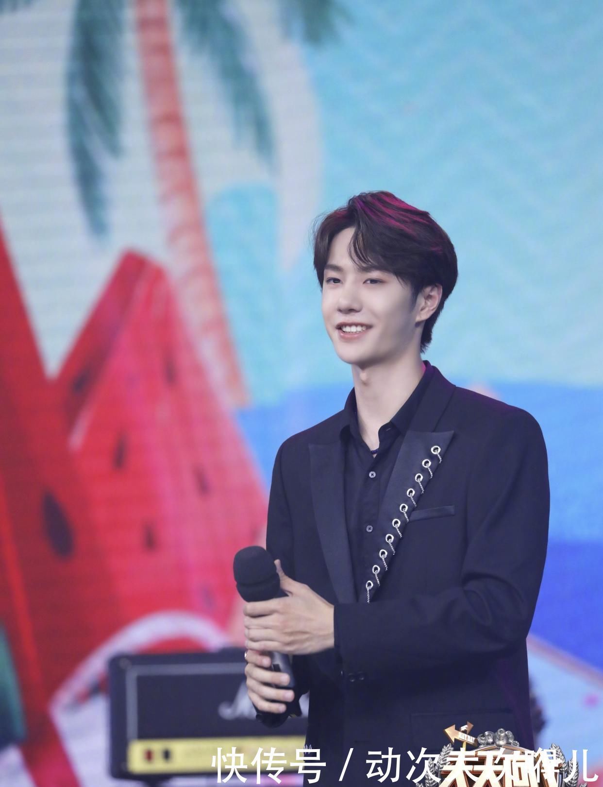 蓝忘机|王一博与蓝忘机一样耐人寻味,在《天天向上》中1个细节暴露人品