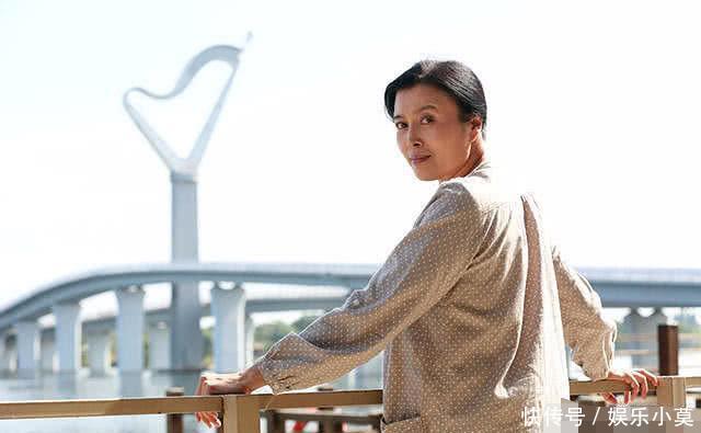 丈夫|一红就和丈夫离婚，被小11岁的孙红雷追求，58岁再也不敢结婚