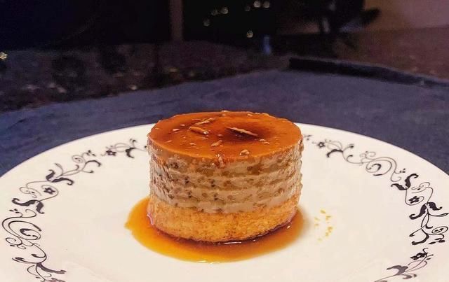  冰淇淋|美味不用等，香肠、蛋黄酥、半芝士布丁烧、抄手、草莓芝士蛋糕