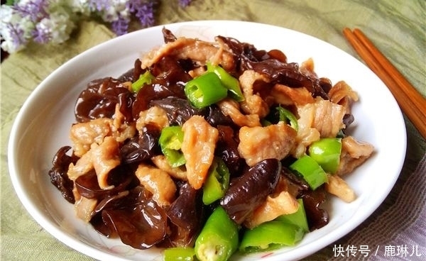 木耳|简单家常菜:千叶菜炒豆腐,木耳香菇肉片,蜜汁牛蒡,酸豆角荷包