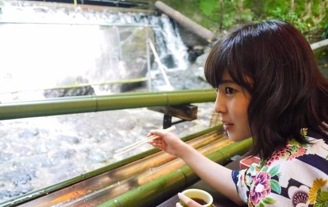 素面|火遍日本的“流水素面”,传入中国后却默默无闻,吃货表示太脏了