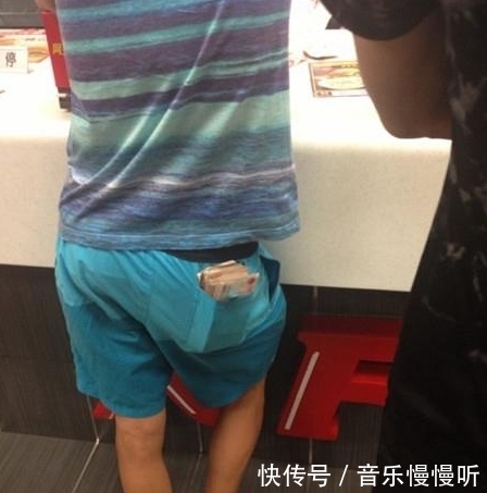 段子|搞笑图片幽默段子笑话:哈哈,狗子你吃苦头了吧?谁叫你乱跑的