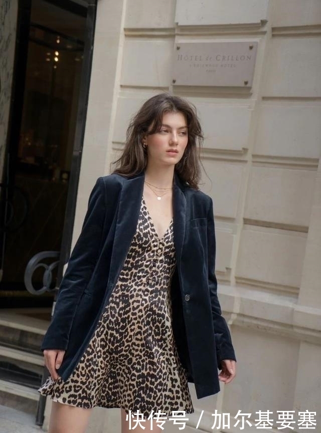 款作|女人早秋穿西装越大越好，巧用基础款作内搭，穿出帅气时髦感