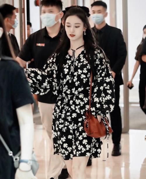 优质|出道失败后徐艺洋得黄子韬力捧,优质资源不断,联合郑乃馨对战赵小棠
