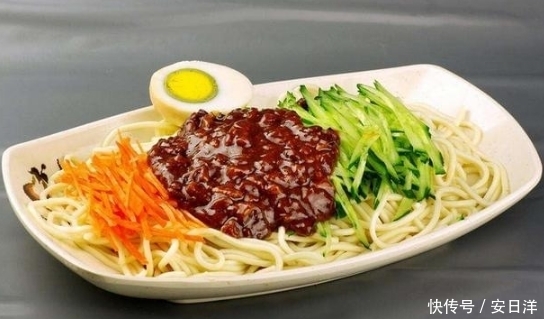 清洗干净|做炸酱面,不能直接炒酱,大厨手把手教你做,味道正宗,香气扑鼻