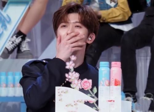 方式|陈立农参加《青春有你2》看到他的出场方式,忍不住回放好几遍