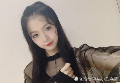  到底|周梓倩曝光喻言《青你2》决赛造型，到底是无心之失还是故意而为