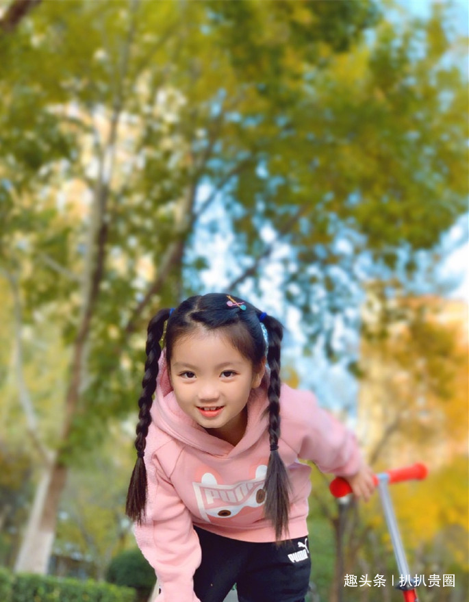 运动|阿拉蕾近照曝光太可爱,大眼睛会说话,一字马站立柔韧性超好