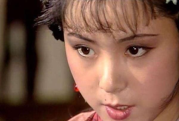  炭火|雀金裘为何被炭火烧了一个窟窿细琢磨，心内一惊