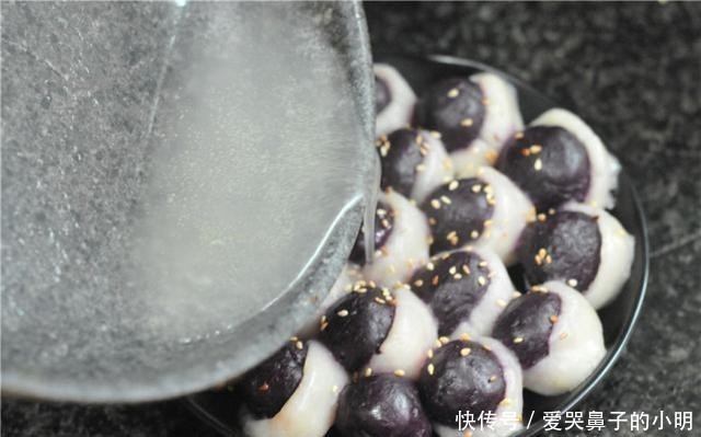 香甜|早餐新做法,20分钟就上桌,松软香甜,比馒头花卷好吃一百倍!