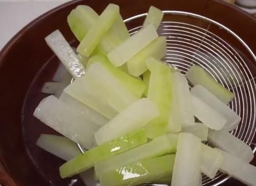 冬瓜|自制冬瓜糖,直接当零食也能做糕点,做法详细,几分钟就看懂