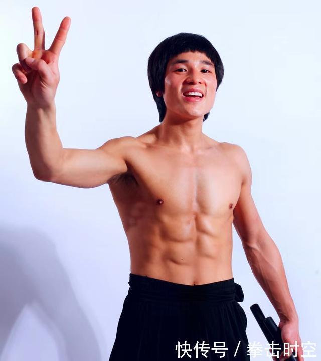  太弱|现代李小龙喊话吴亦凡：你太懒身体太弱，刘亦菲也不和你谈恋爱