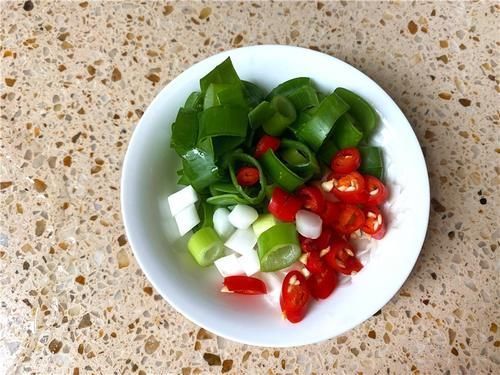 排骨|芋头烧排骨好吃有诀窍,多一步芋头白又粉,美味下饭,一盘不够吃