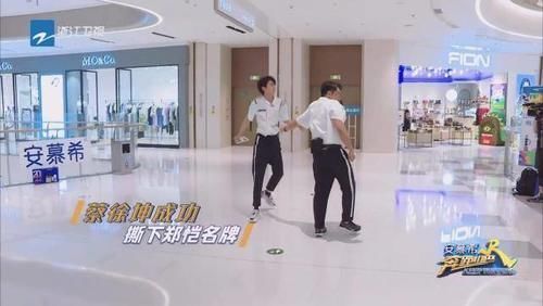 坤坤|跑男团都喊蔡徐坤“坤坤”,唯独黄明昊称呼不同,粉丝都没这待遇
