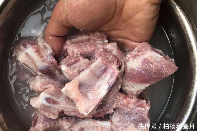 血水|反复提醒!排骨不要焯水,大厨这样做,没有腥味,也不会变老变柴