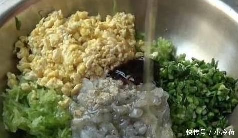 做法|用“它”包饺子,做法简单,口感鲜嫩多汁,端上餐桌后,家人抢着吃