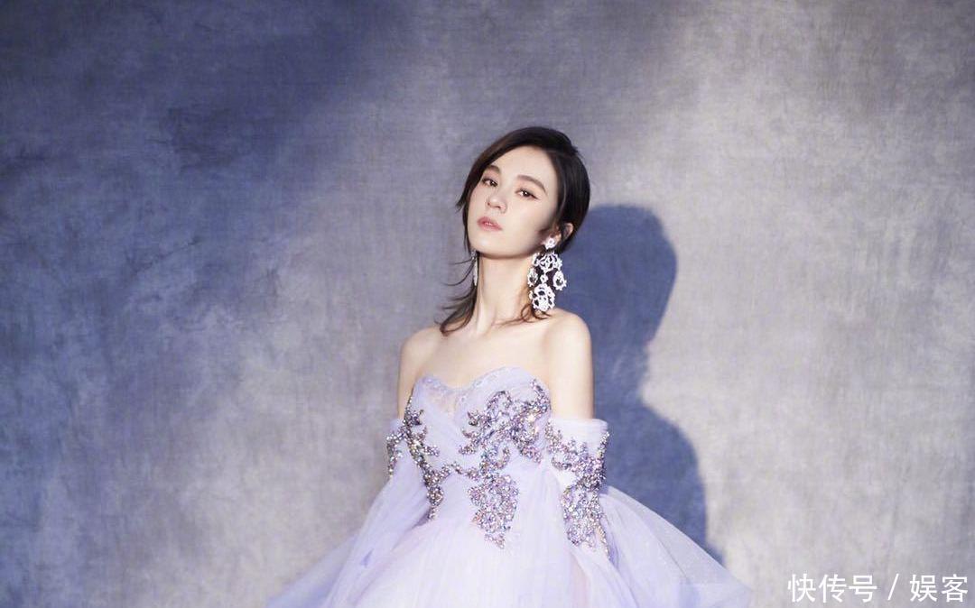  乘风破浪|《乘风破浪的姐姐》引争议，姑姑怒怼“为何拿明星与我比？”