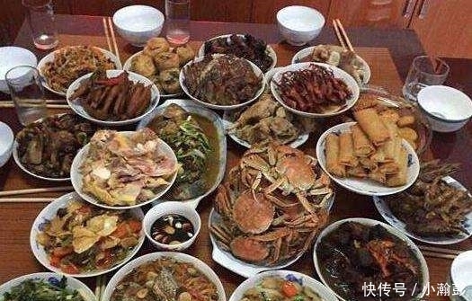 女儿|东北的女儿嫁到南方,过年发朋友圈晒年夜饭,父母看完真心疼