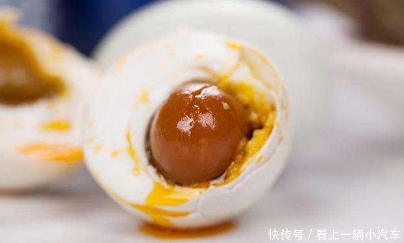  沙流油|腌鸡蛋别只会放盐，高级大厨教你一招，个个起沙流油，一看就会
