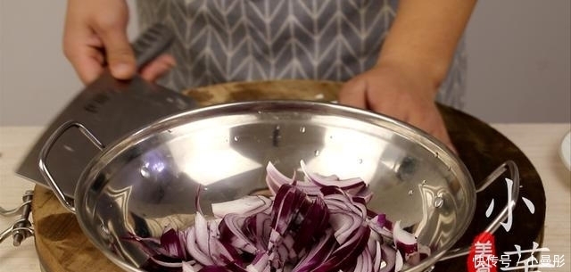  干锅|干锅土豆片家常做法，脆嫩鲜香，香辣可口，学会再也不用去饭店了