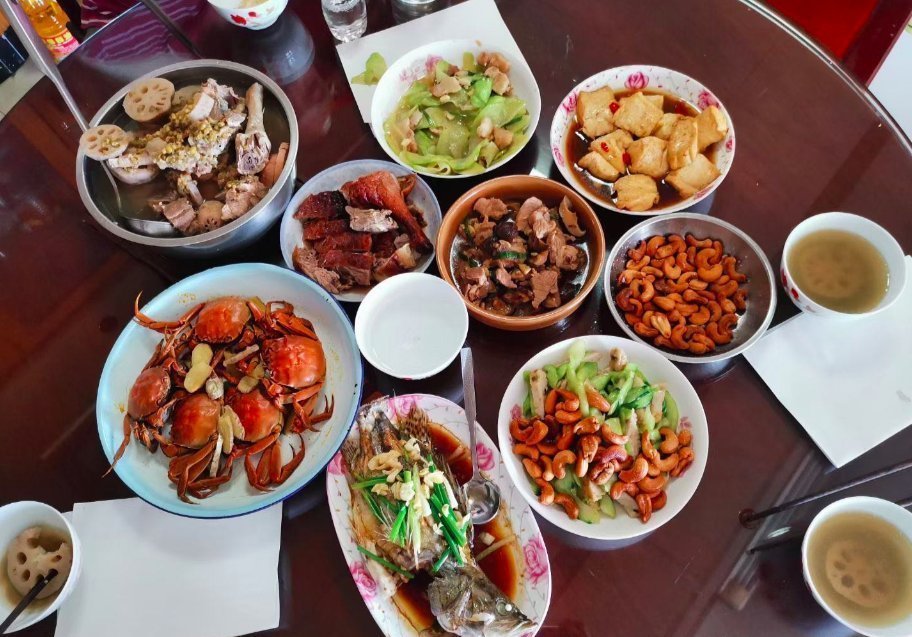 中秋家宴|朋友圈里晒的节日家宴,家家都温馨又丰盛,最后一张看着有点想哭