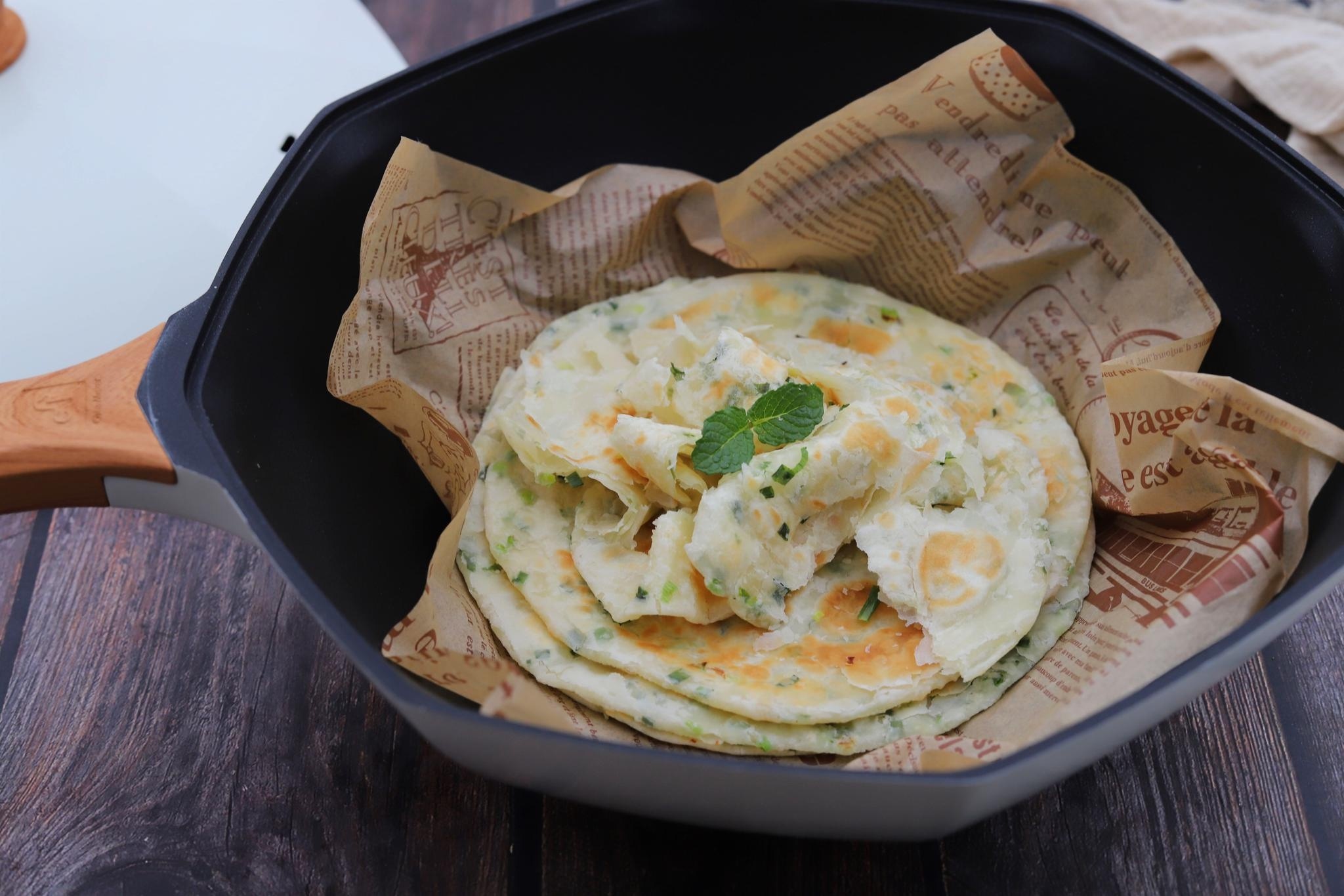 不用|葱油饼的家常做法,层层起酥,放凉也不会硬,学会了再不用出去买