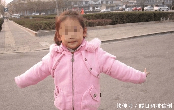 出门|5岁女儿被拐, 两年后男子出门, 一小乞丐追着喊爸爸, 男子愣住了