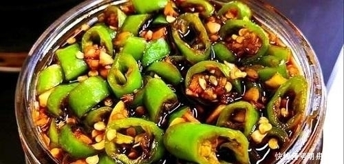 上桌|婆婆教我腌“神仙辣椒”,上桌比肉抢手,腌一盆都不够吃三天