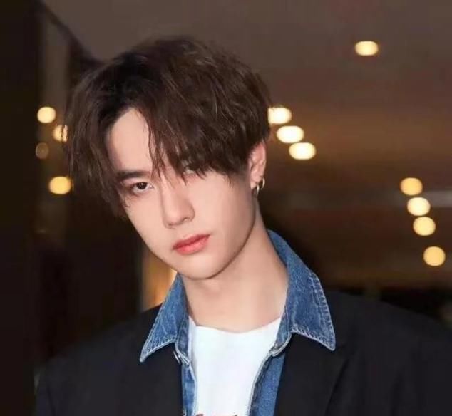  包子|王一博节目里一口塞大包子，高冷形象全无看来孩子是真饿了