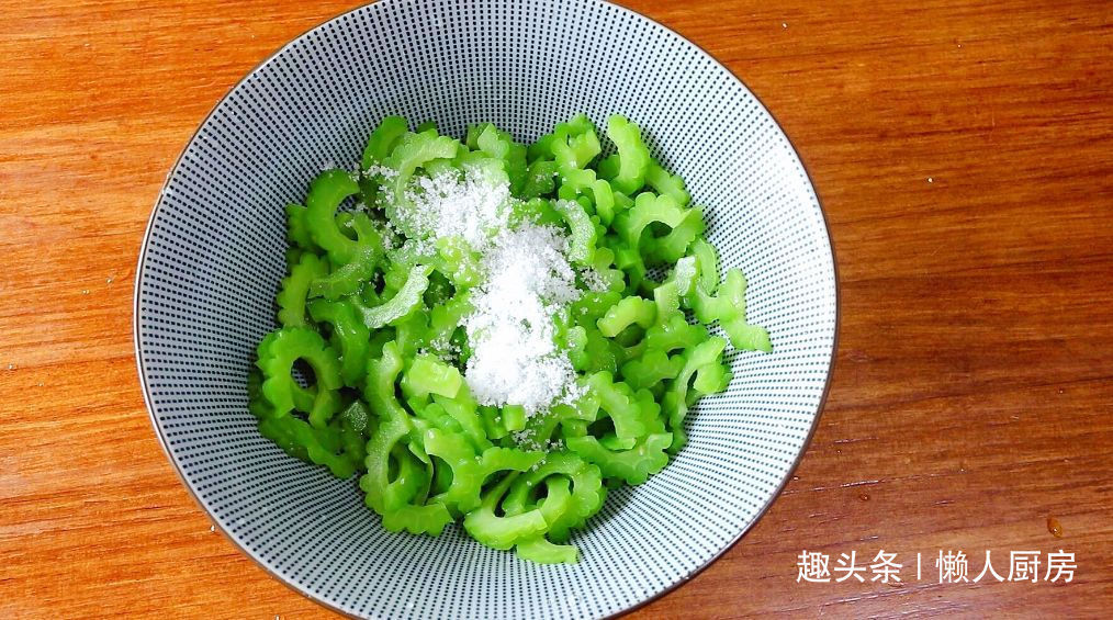  苦瓜|苦瓜怎么做好吃记住两点，能降低苦味，不爱吃苦瓜的人也爱吃