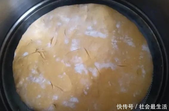  撒上一层干|营养还是蒸的好！好吃不上火，千层红薯糕，层次丰富，蓬松柔软