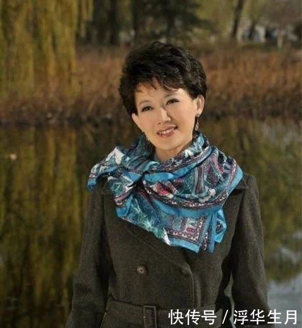 此梁艳|她是央视知名女主持,醉心工作25年不恋爱,年近50至今仍单身
