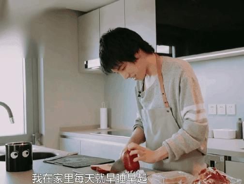  猜到|华晨宇做早餐，厨房的装饰却暴露“感情”状态，我早就应该猜到的